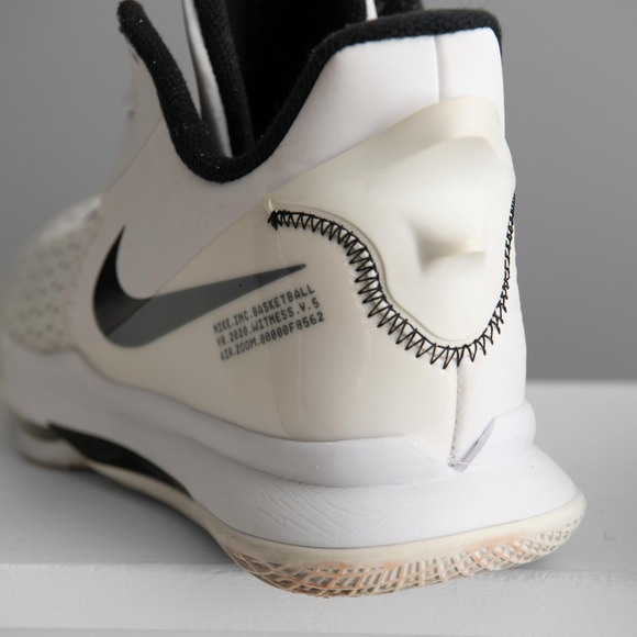 Nike LeBron Witness 5 Basketball Court Sneakers Mens 11 White Black CQ9380-101